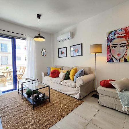 Frida'S Cozy Two Bedroom Apt Larnaca Exteriör bild