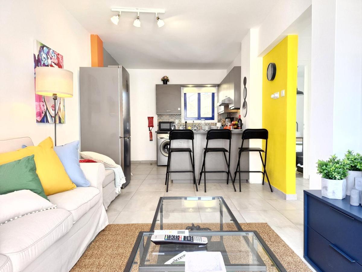 Frida'S Cozy Two Bedroom Apt Larnaca Exteriör bild