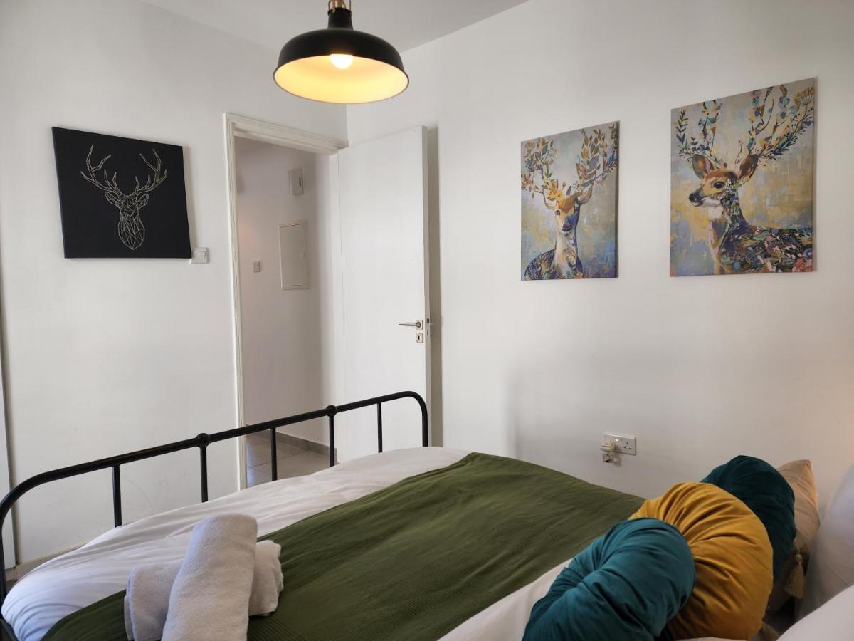Frida'S Cozy Two Bedroom Apt Larnaca Exteriör bild