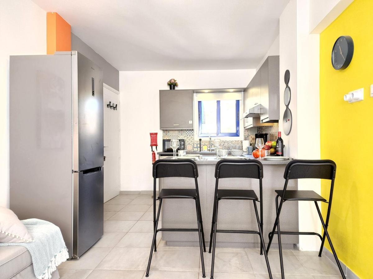Frida'S Cozy Two Bedroom Apt Larnaca Exteriör bild
