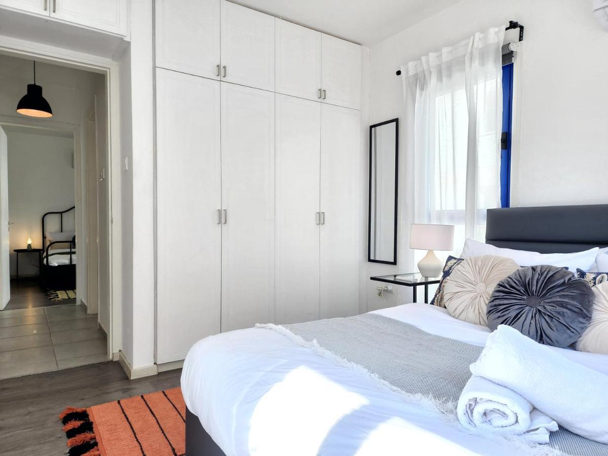 Frida'S Cozy Two Bedroom Apt Larnaca Exteriör bild